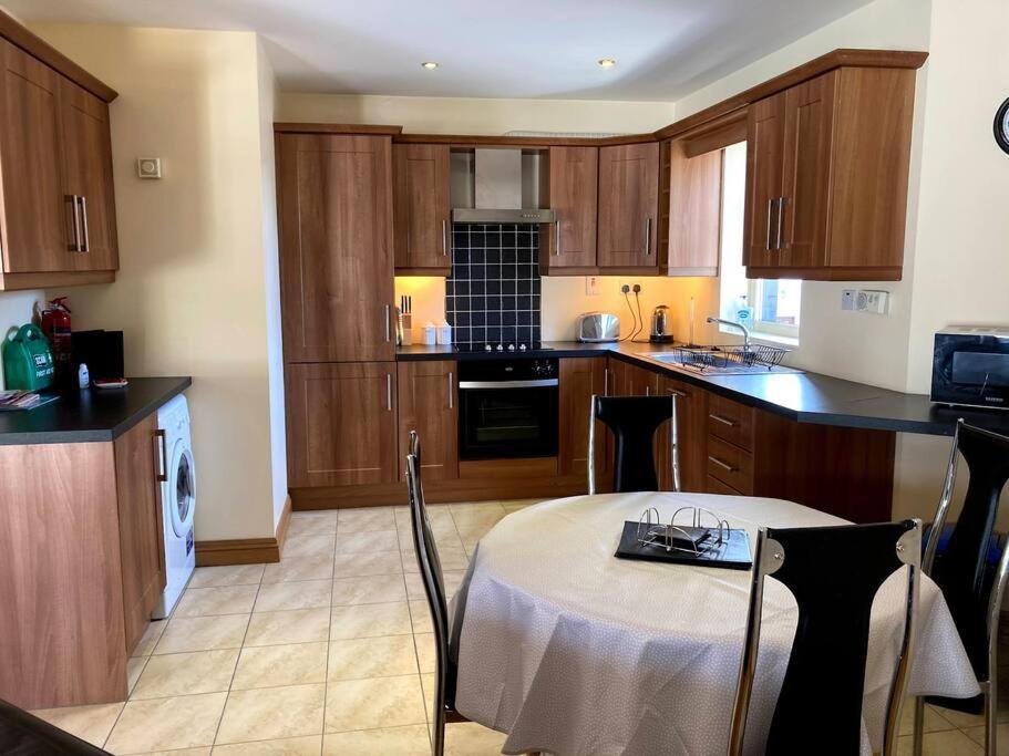 Charlies Lane Apartment Donegal Town Bagian luar foto